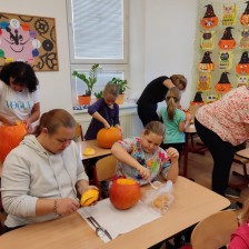 Mezigenerační dlabání dýní